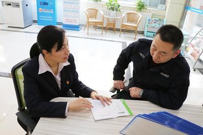 春燕銜泥 愛駐燕山——記濟(jì)南歷下區(qū)燕山街道便民服務(wù)中心企業(yè)咨詢服務(wù)專員亓春燕